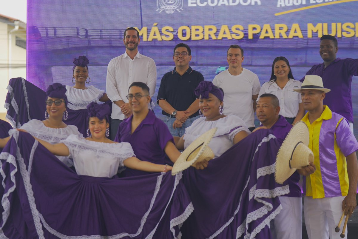 BDEcuadorBP's tweet photo. 📣¡Muisne será conocida más allá de sus hermosas playas!

Esta isla esmeraldeña avanza con obras que mejoran la salud, la movilización, garantizan el acceso a servicios básicos de calidad, potencian el turismo y dinamizan la economía local.
✅ El presidente @DanielNoboaOk, nuestro #GerenteGeneralBDE, @CRiveraBautista, el ministro de @MIT_Ecuador, @RobertoLuqueN y la alcaldesa @YuriColoradoM, compartieron buenas noticias para más de 38 mil habitantes: obras que hacemos realidad por USD 8.3 millones.

#GestiónQueTransformaTerritorios