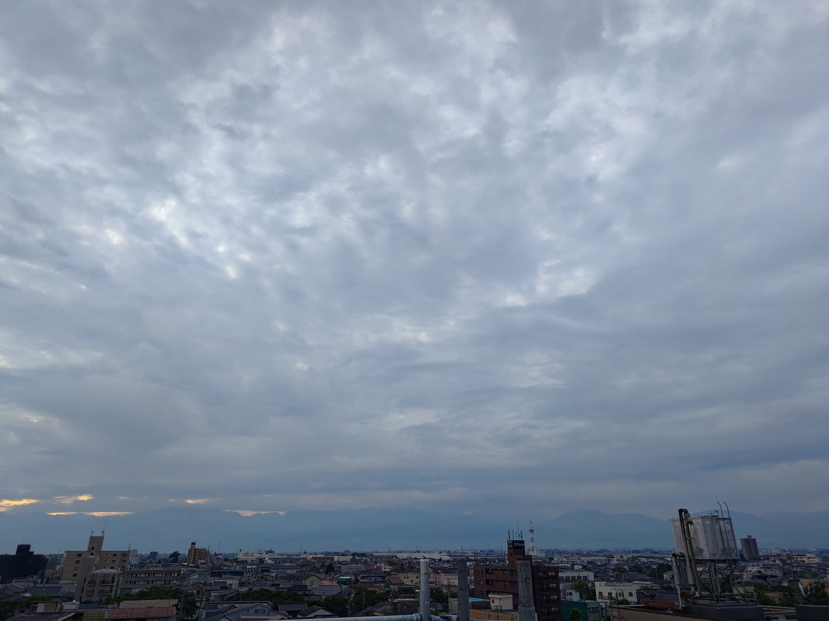 JH9ZAF's tweet photo. おはようございます
6/18 6:00 立山山頂 雨
気温計、東カメラ停止中
皆様どうかご安全に
#JR9VQ 4~21時稼動予定(予告なく変更(延長・停止)する事あり)
#立山山頂RPT 特小L18-24 24h稼動 ※空中線損傷
#立山山頂DPT デジコミ14ch-gr27 空中線折損 停止中 https://t.co/3VPTOW4ZTk