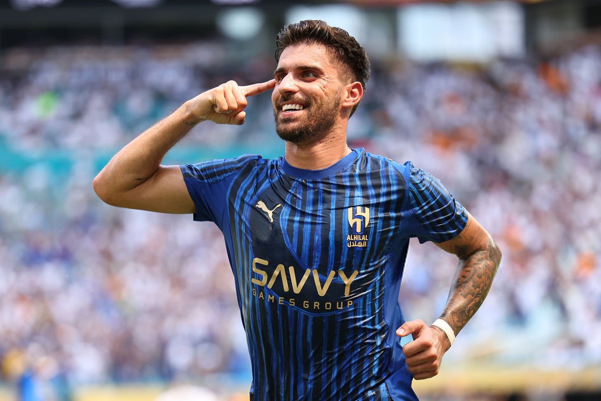 baytAlhilal's tweet photo. 🟢 16 يونيو = 
تعادل السعودية مع الأوروغواي 1-1 في كأس العالم للمنتخبات ➖

🔵 18 يونيو = 
تعادل الهلال مع ريال مدريد 1-1 في كأس العالم للأندية ➖

جميعها كانت على ملعب 'هارد روك' 🏟️🤩 https://t.co/HIj9ZnX5A4