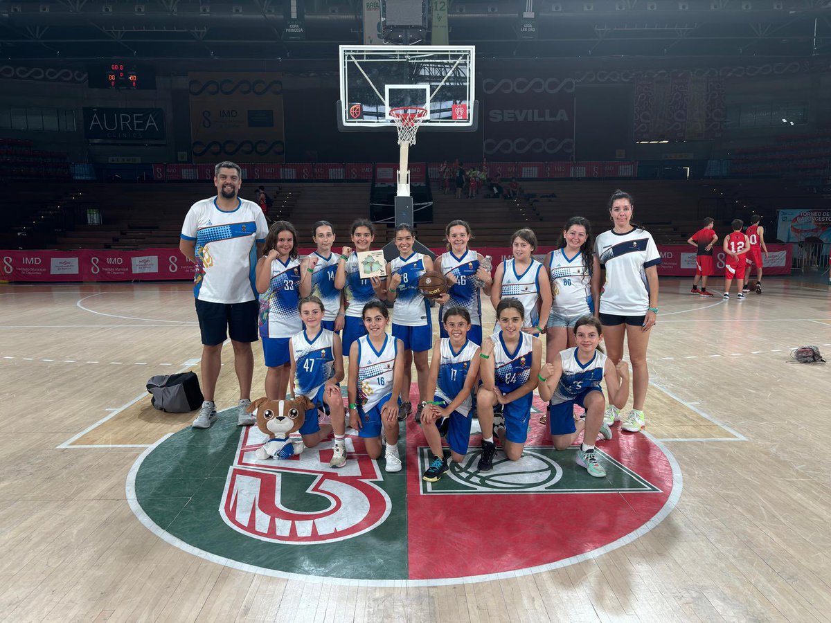 Soriano_Alcalde's tweet photo. Nuestras jugadoras del equipo alevín de la EDM de Baloncesto se han proclamado campeonas de la provincia.

Muchísimas felicidades a todo el equipo y al cuerpo técnico

¡A seguir cosechando éxitos! 🏀 https://t.co/IpZm1zbyDZ