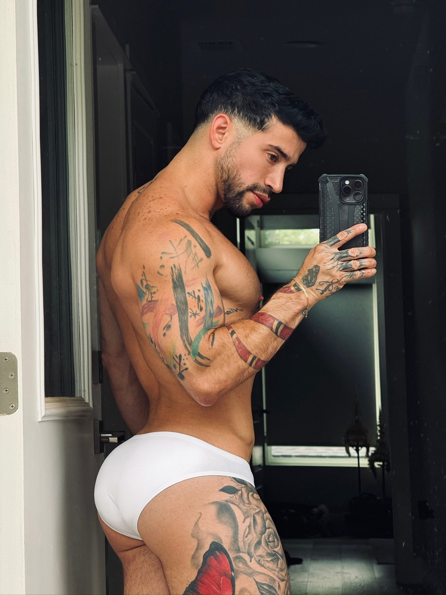 2 pic. 1 or 2 ? https://t.co/BmSzb4rxu5