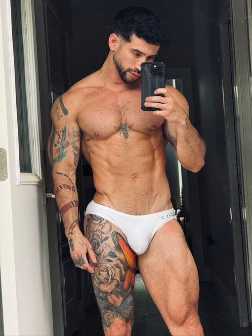 Abel Pirela - 1 pic. 1 or 2 ? https://t.co/BmSzb4rxu5