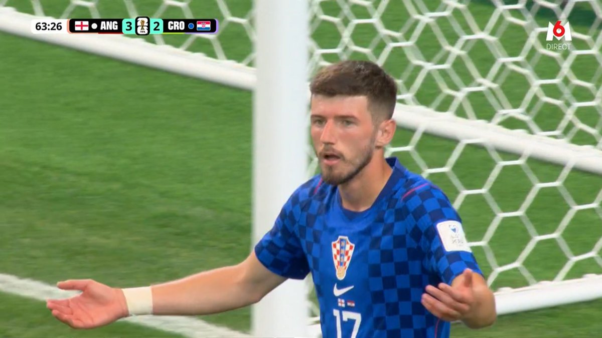 cheztontontlse's tweet photo. Le maillot de la Croatie peut-être que c'est un paquet de gnocchi à poêler on sait pas.

#FIFAWorldCup 🇫🇷🏆 https://t.co/qiu2pj3ASf