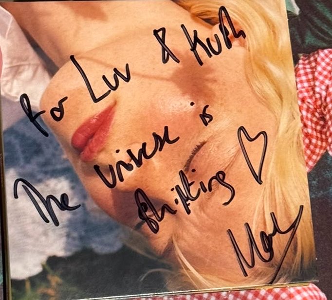 ChughLuv's tweet photo. so um @kush07_ met @maisiehpeters and got us this?!!?!!!! 😭😭😭 https://t.co/ixTOMfFT87