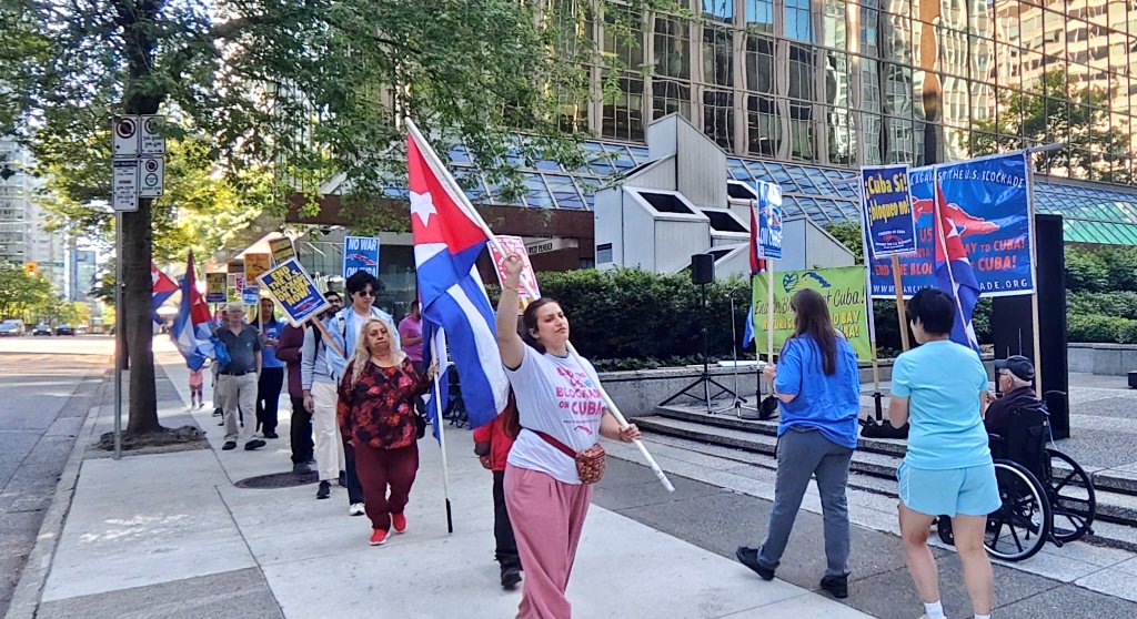 NoBloqueoVan's tweet photo. Vancouver showed up in solidarity with Cuba on Sunday, May 31! 🇨🇺✊
Two powerful actions hit the streets:
A car caravan rolling through the city & a picket at the U.S. Consulate demanding #UnblockCuba
#NoWarOnCuba #HandsOffCuba #OffTheList
#CubaVencerá #CubaNoEstáSola https://t.co/E2XhrrIbTg