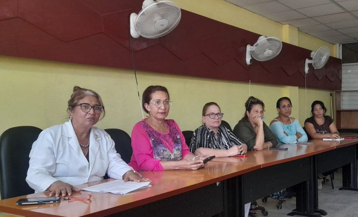 Estudioseszy2w's tweet photo. El comité de género de la UCM-LT realiza encuentro entre mujeres de ciencias. 
#CubaViveEnSuHistoría 
#CubaVencerá 
@LorenzoOsbel @YelenysLasTunas 
@enelis_reyes 
@NilviaNorm38063 https://t.co/WdTKXNuu6Z