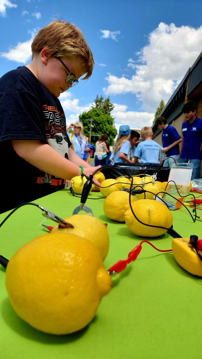 INL's tweet photo. .@INL's High School STEM Ambassador Program allows high school students to lead hands-on #STEM activities with elementary students to discover the excitement of science, tech, engineering & math! πβοΈπ¬
More on this program: https://t.co/tRJyPW4wEM
#K12STEM #STEMEducation https://t.co/rNY62Obwf7