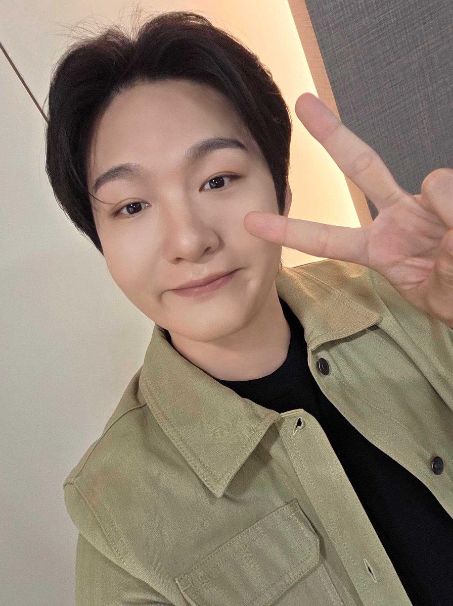 Rang2_LeeCS's tweet photo. 섭모닝💙멜모닝💙
목요일입니다!
힘이 조금은 나는것같아요😄
하루들이 지나가고있음에 그리고 곧 주말이기에!!

여전히 탐라가득한 콘서트 섭이모습에
기분좋게 보고있을뿐 너무멋진모습에 또한번반함🥰

비가 내리고있어서 더위가 조금이라도 괜찮기를!

오늘도 행복한하루 보내세요🫶 https://t.co/7kyLvv0Rls