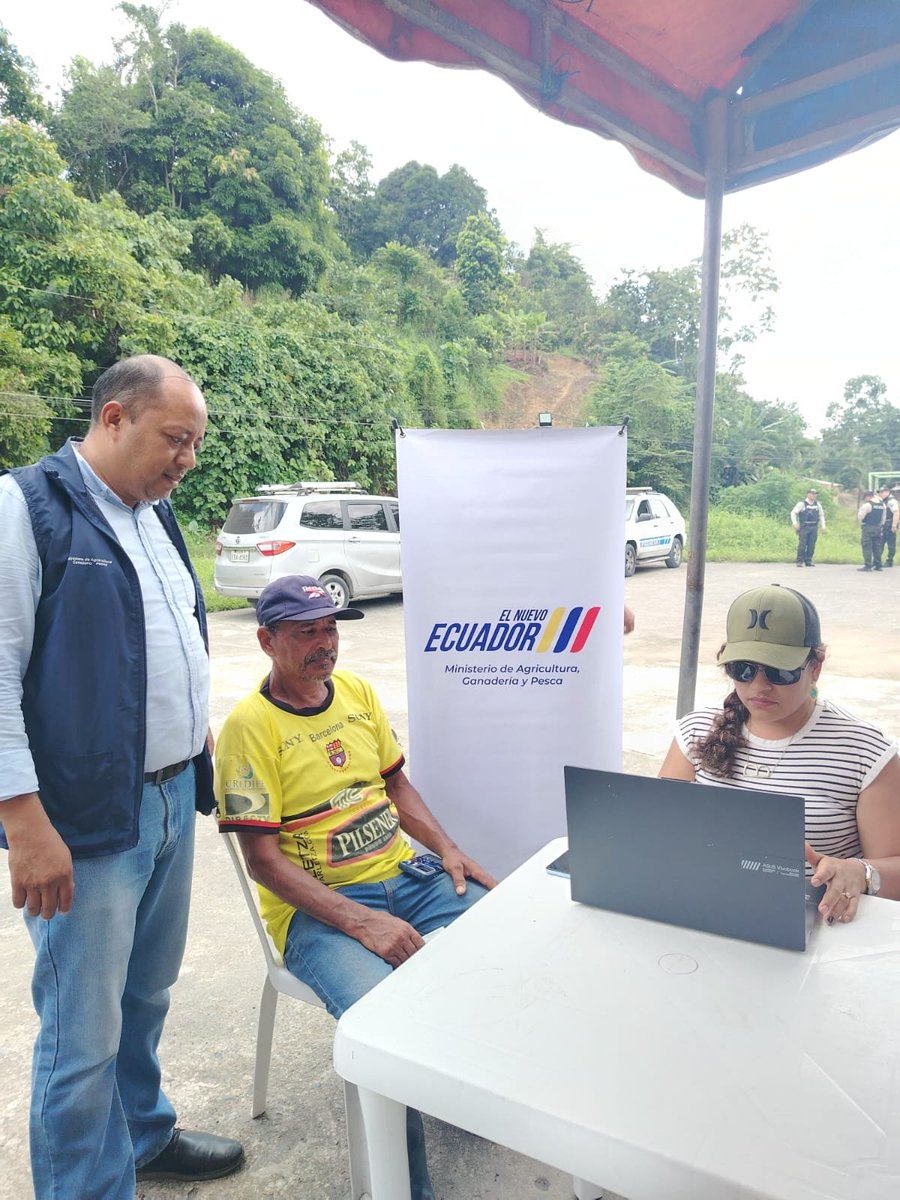 Agricultura_CZ1's tweet photo. #Esmeraldas l 🌱 El MAGP, participó en las Ferias Sociales “Gobierno a tu Lado” en la parroquia Mataje y Majua, acercando nuestros servicios, programas y proyectos a la ciudadanía. Seguimos trabajando para fortalecer el desarrollo productivo y brindar atención oportuna. https://t.co/PsB4i9hJrG