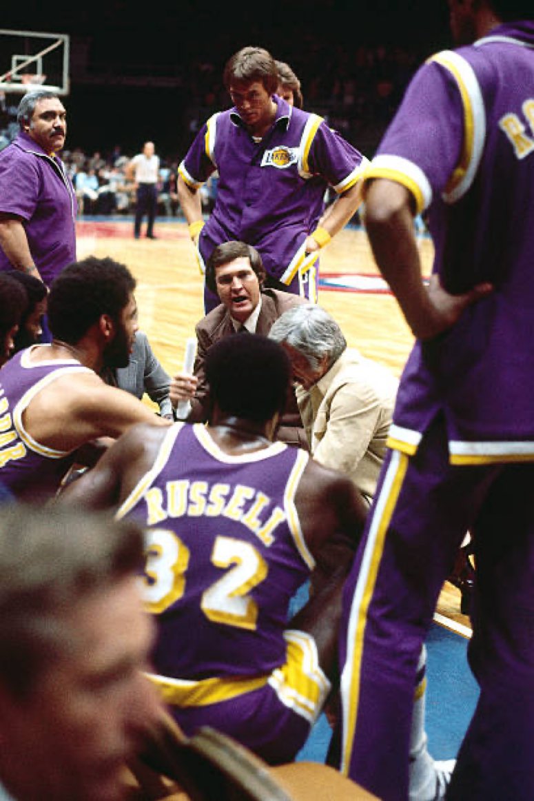 MikefromOC's tweet photo. Ok Lakers fans, ‘77 photo, who is that standing behind the great Jerry West and for bonus points, what is first name of #32 next to Cap? 🏀🏀💪💪 https://t.co/zQWTcBgAZw