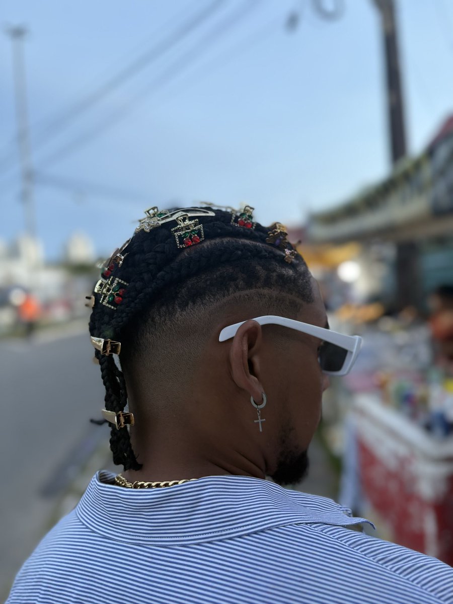 tom_98s's tweet photo. Já que já começamos a falar de looks do Afropunk, a única certeza é que eu e meu nego serviremos beleza mais uma vez. https://t.co/l5oNdStjwT