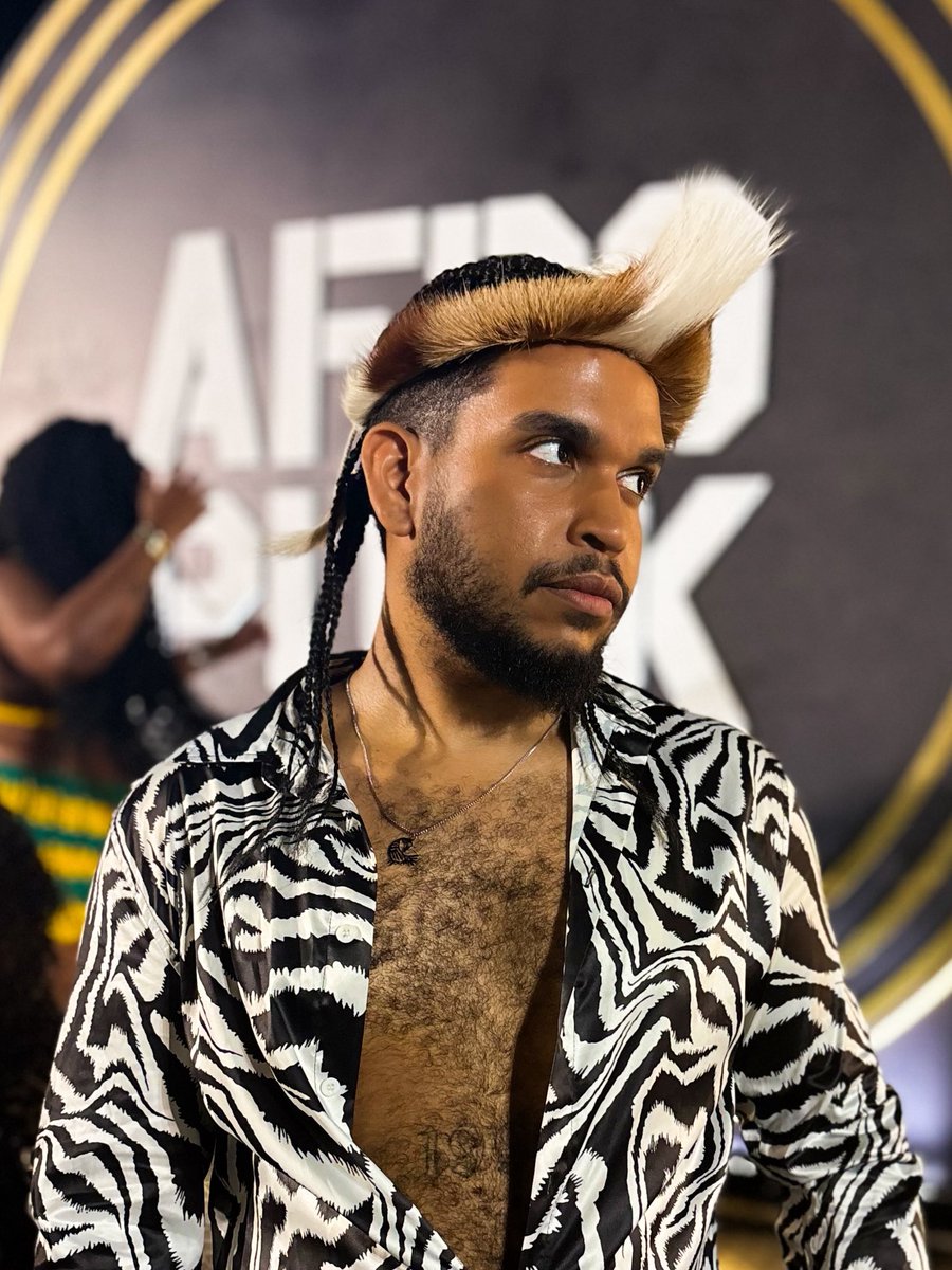 tom_98s's tweet photo. Já que já começamos a falar de looks do Afropunk, a única certeza é que eu e meu nego serviremos beleza mais uma vez. https://t.co/l5oNdStjwT
