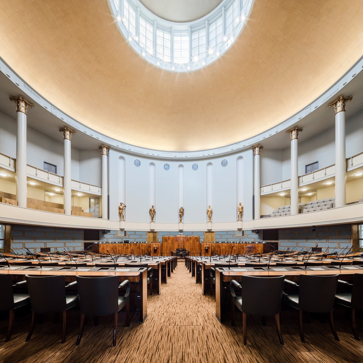 cornu__copia's tweet photo. The Finnish Parliament House is a rare Gesamtkunstwerk of Finnish Art Deco inspired stripped classicism. Everything about the building, all the way down to its furniture and smallest detail was designed by Finnish architect J. S. Sirén 1924 - 1931. https://t.co/iuQJDE1xzB