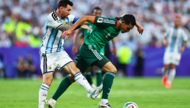 rafaelporcari's tweet photo. Por que Lionel Messi não foi expulso em Argentina x Argélia?
O próprio árbitro explicou!
No link em: https://t.co/7ZF8XzmuyO
.
⚽️
.
CC
@Wanderley @flaviopradojpgz @piperno @mariliaruiz @_RaiMonteiro @GiovanniChacon_ @OGabrielSa @maurocezar @etironi @ArnaldoJRibeiro @BLOGDOMENON @LuizAdemarJr @PVC @danilolavieri  @ricapriotti @Claudiozaidan11 @AlePraetzel @loredotv @pietroloredo @silvioloredo @lucas_salema @silvapcaique @spimpolo @WeAreMessi @calegasampaio @FeFontanaredetv @leofontesTV @Canaldogilson