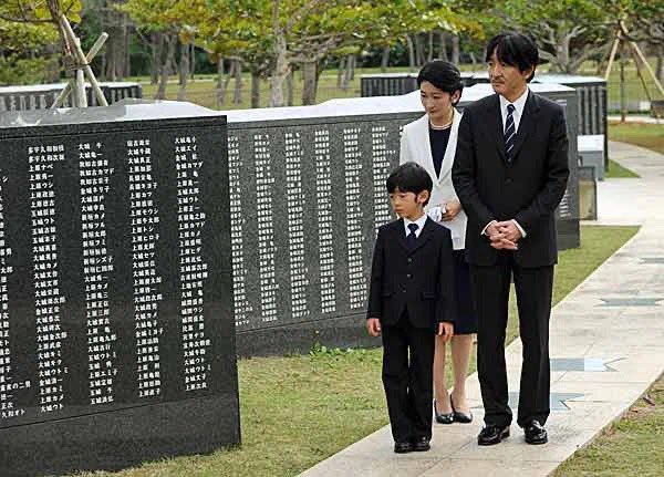3U3WNp9yUc13170's tweet photo. 秋篠宮家はこんな幼い頃から、悠仁親王殿下に国見をさせてきました。

国民に寄り添われ、国民と共にあられたのも、質素でありながら、品位を保ち、高い能力を示されているのが秋篠宮家。

素晴らしい天皇陛下に御成でしょうね。

正に国民の「お手本」です。 https://t.co/Dt9NpgCuh3