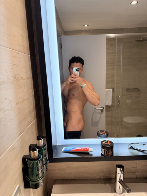 Jameslovely Onlyfans Model - https://t.co/DdFbA8ZToX #gay #men https://t.co/6tKcEpnINI