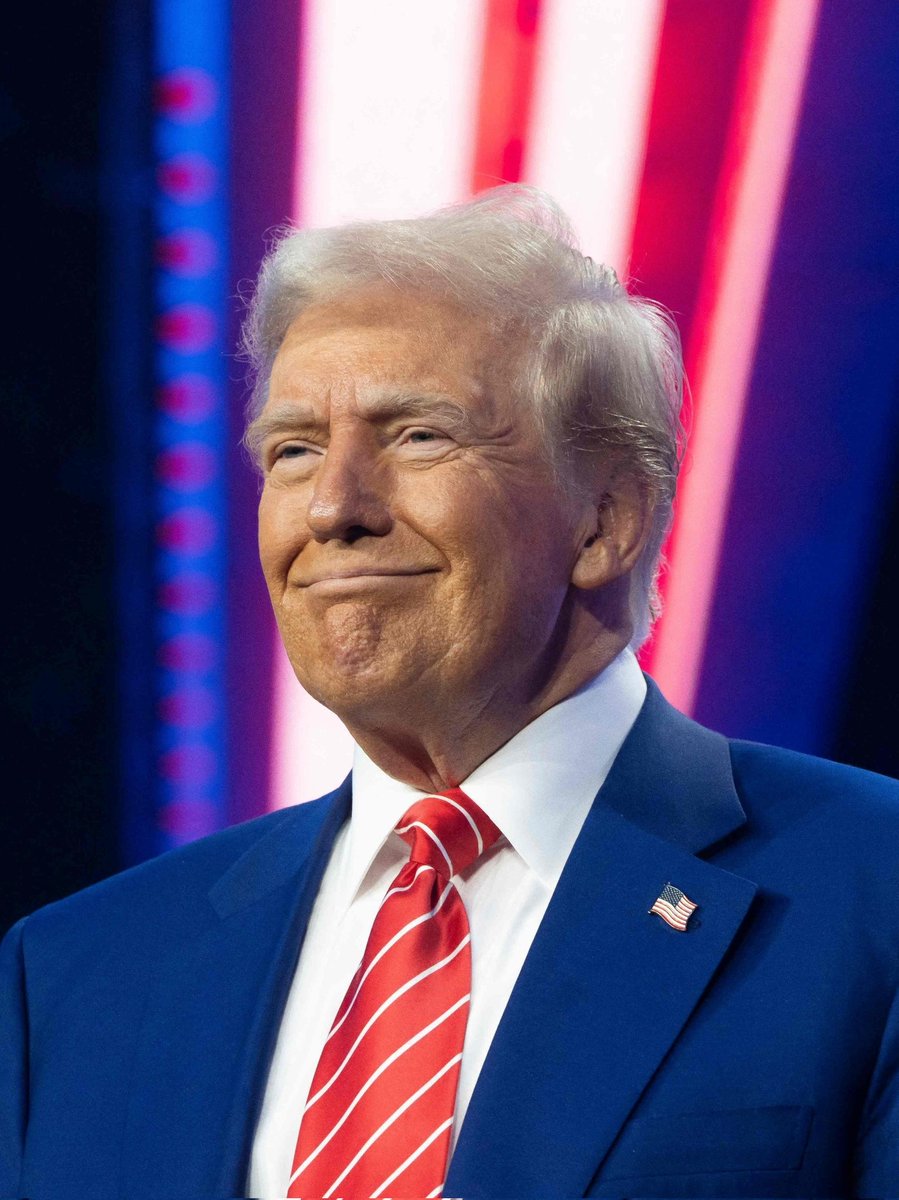 JesusDarcio's tweet photo. Alguém  avisa este ser abjeto, que  Brasil é um país livre e nao se sujeita as pressões de palhaços como @realDonaldTrump.
Somos um povo honesto, trabalhador e independente. Se ele é amigo da familicia o problema dele,Br quem comete crime vai pra cadeia. Fuck you Mrs President https://t.co/4z3inu9iP8