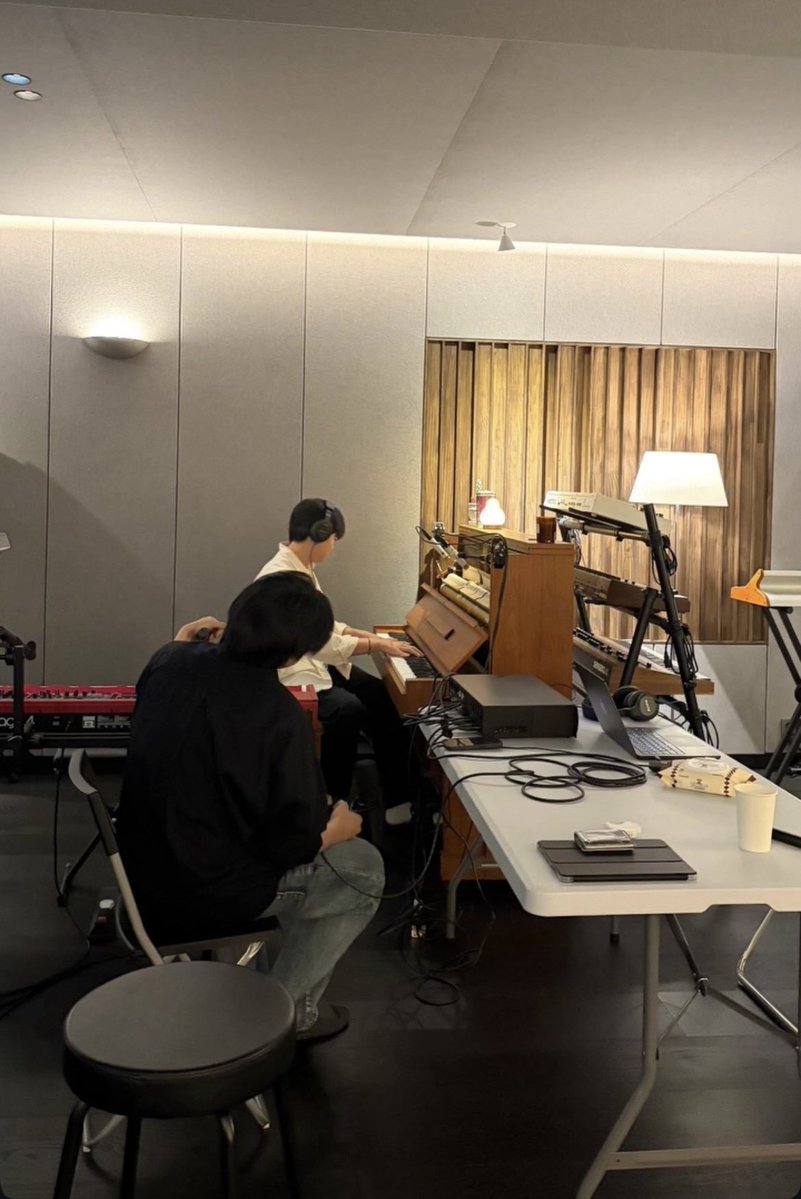 Holysac2's tweet photo. 오자마자 바쁘구나 무슨 재밌는 작업중일까 https://t.co/Y8eAo7Jj3m