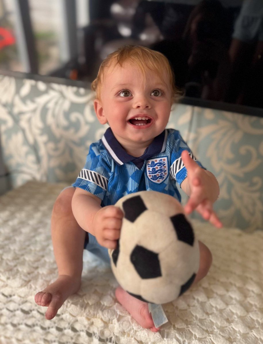 amberr0se91's tweet photo. My gorgeous little man ready for his first World Cup in his retro England kit ⚽️✨ 

#england #worldcup #threelions #babyboy #comeonengland #footballscominghome 🏴󠁧󠁢󠁥󠁮󠁧󠁿 https://t.co/av5TaMThiX