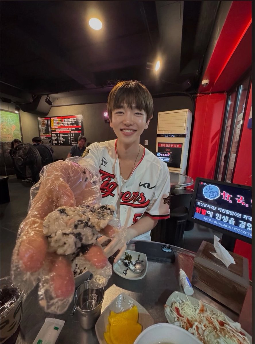 laaaaab_d's tweet photo. 화질 왜 저모냥이냐 https://t.co/CLbF958oVq