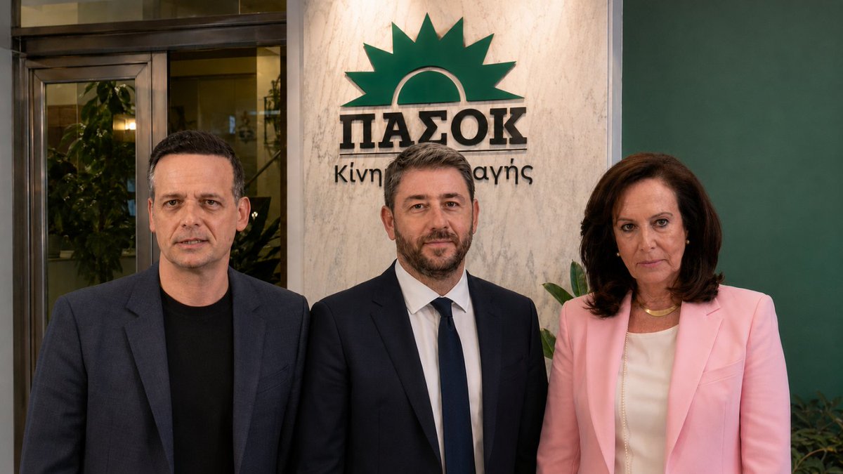 TOPONTIKI's tweet photo. ΠΑΣΟΚ σε νευρικό σοκ: Γιατί η Διαμαντοπούλου επιτέθηκε στον Δούκα και αποθέωσε ΝΔ – Η απάντηση του δημάρχου, το σχόλιο της Χαριλάου https://t.co/6Hez3FvT2C https://t.co/EmUGIsBRLl