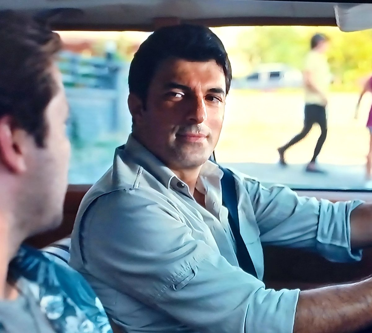Martine59759750's tweet photo. @mcasoll Merci à toi,
Oui, Montse, ce film est un vrai chef d'œuvre...
#bonvent #EnginAkyürek #TolgaSaritas 📽️🎥🌷 https://t.co/fJQiooexpF