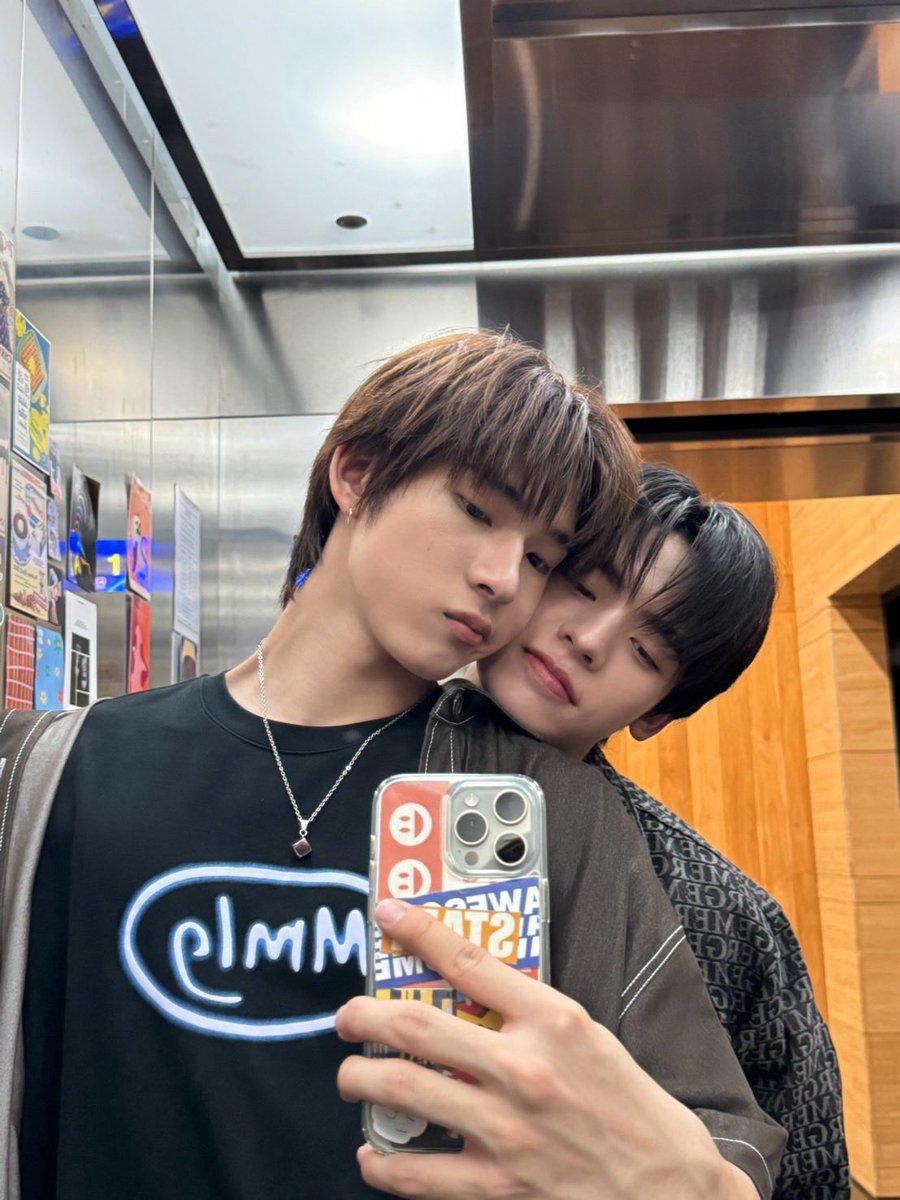 grosystay's tweet photo. ด้วงกับฉินทำอะไรอยู่ ไม่มาอ้อนกันให้แม่ดูบ้างเลย 😕

#2เดือนที่คถด้วงกับเธอ https://t.co/2fPBJlHHGn