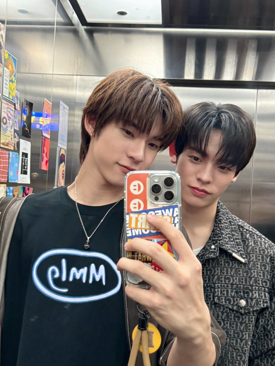 grosystay's tweet photo. ด้วงกับฉินทำอะไรอยู่ ไม่มาอ้อนกันให้แม่ดูบ้างเลย 😕

#2เดือนที่คถด้วงกับเธอ https://t.co/2fPBJlHHGn