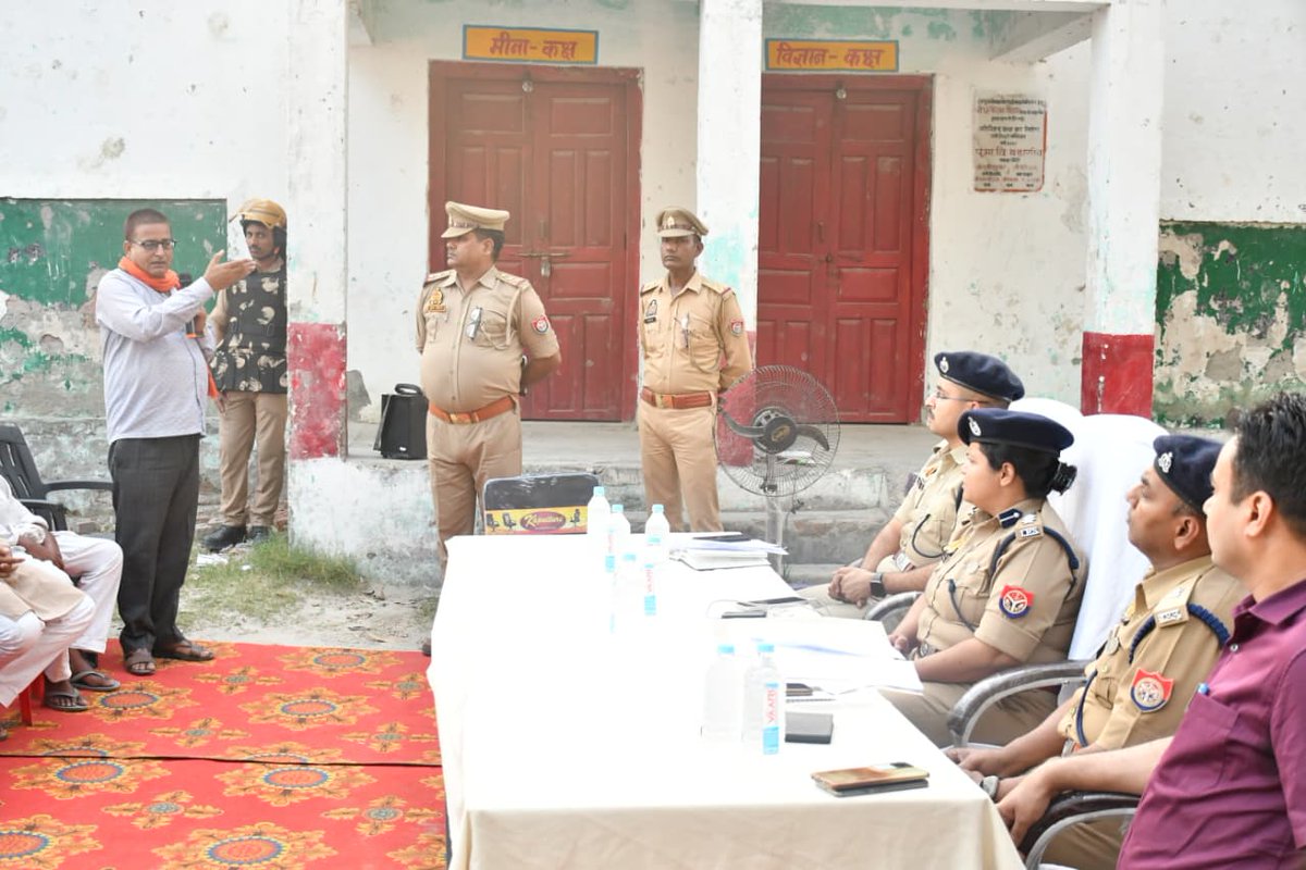 kheripolice's tweet photo. वरिष्ठ पुलिस अधीक्षक खीरी डां0 ख्याति गर्ग महोदया द्वारा आगामी मुहर्रम त्यौहार के दृष्टिगत थाना शारदा नगर में पीस कमेटी की बैठक कर आवश्यक दिशा निर्देश दिये गये।  #UPPolice #BehindBars #KheriPolice
@Igrangelucknow https://t.co/sNGP0lFN1u