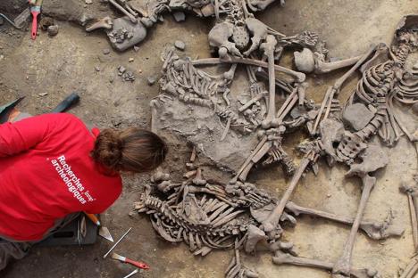 Lucius_Gellius's tweet photo. 3 mn pour répondre à un petit questionnaire en ligne de l'@Inrap sur votre perception de l'archéologie: 

https://t.co/cstq7ukUvu

N'hésitez pas à commenter ici sur ce que vous en avez pensé! https://t.co/vpB0MIqMIg