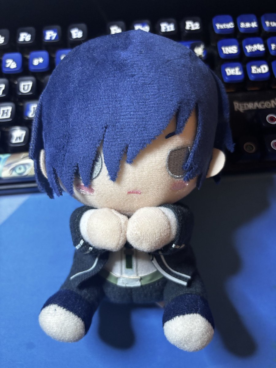 cantiga167807's tweet photo. I finally have the pitanui. He's so precious. And these two look so good together. Hold that hand, Yuki-kun. https://t.co/DAGo6ZDSJB