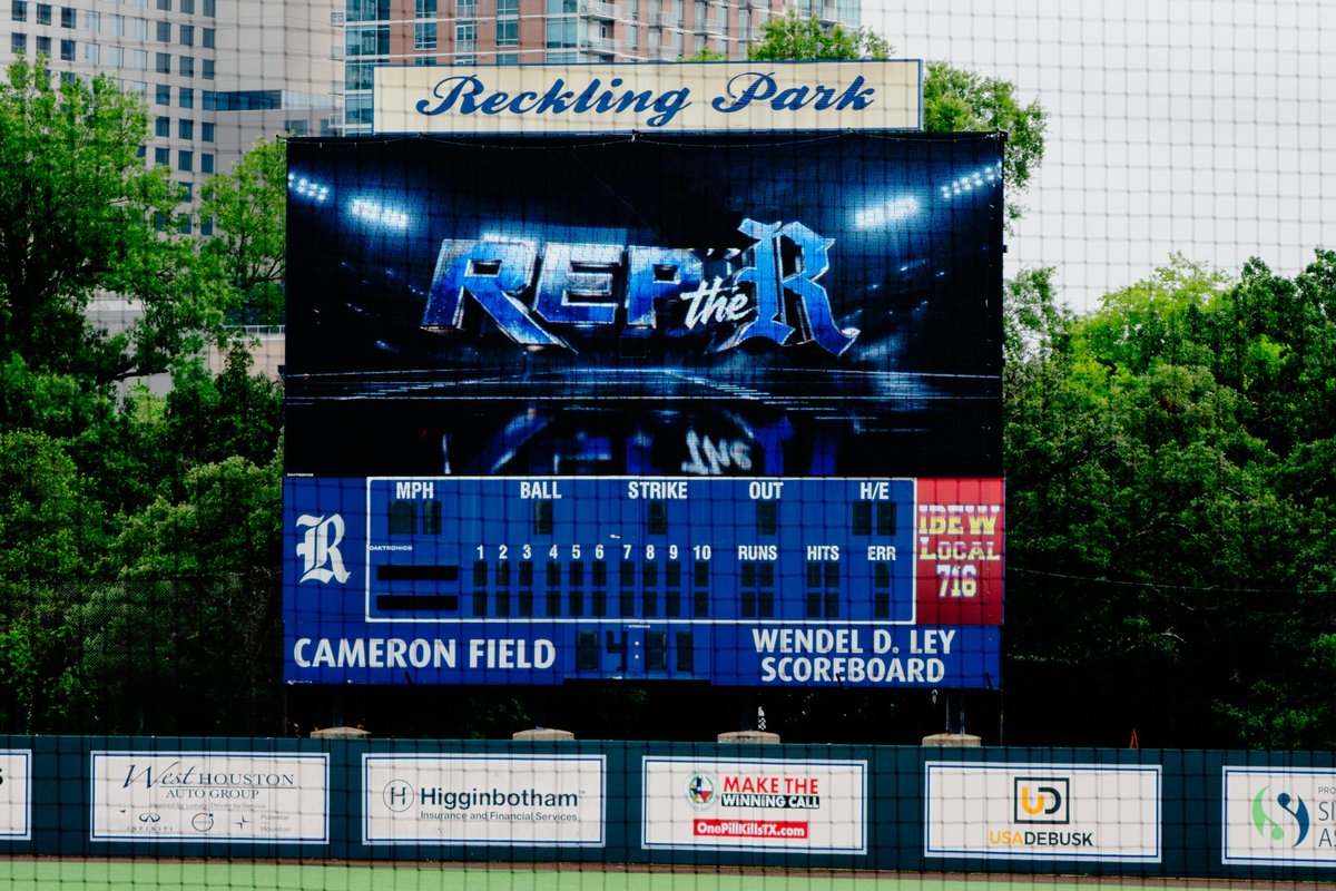 RiceAthletics's tweet photo. Reppin' the R on South Main 🦉

Want some new threads to Rep The R? 👀

Check out our gear package at https://t.co/BjjBDI0qfL 👕

#RepTheR https://t.co/iTp3Y5wdNI