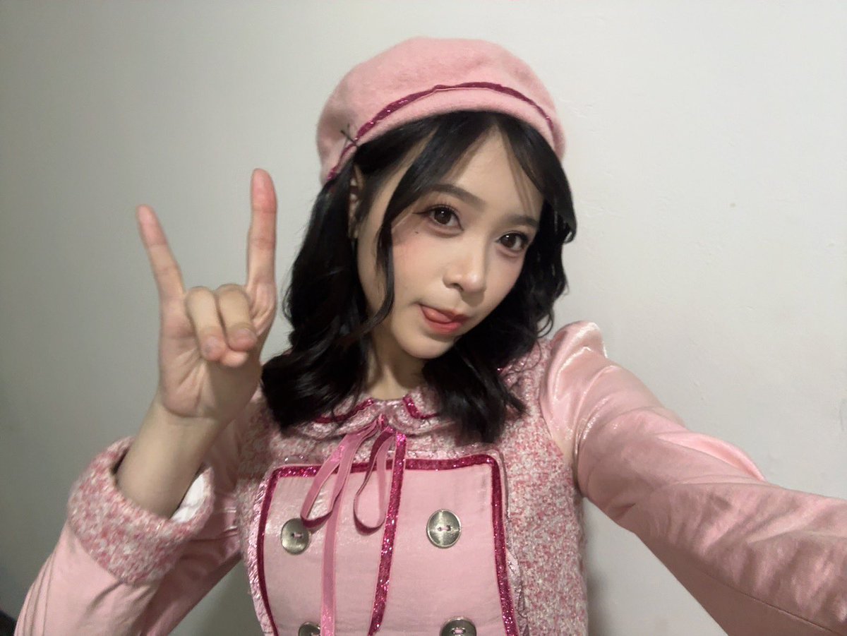 Lily_JKT48's tweet photo. Hii luvss, howss tudeii? Terimakasih yaa uda menjadi pendengar aku di #DiaLy , akuu juga ingin mengucapkan terimakasih banyak karena vc aku SOLD OUT AAWWW 🥺🫶🏻 terima kasihh yaaa aku jadi tidak sabar untuk berbincang banyak hal hehe, yang belum dapet issokey kita ketemuan dii surabaya and jogjaaa gasiee? OMAGAAA GASABAARR KETEMUU AAAAAAA, nanti skalian bahas otfit boleh yaaa, sama bertukar kabar jugaa! Anyway aku cuman maw ngingetinn, remember to take care of yourself okay? sometimes you forgot because you were too busy taking care of other people. Ingett you are important too! I hope that the universe gives you all the good and genuine things that you deserve :)) #NiteLy MYLOFF 🙆🏻‍♀️ KAMU BERHARGAAA YESS! Im still happy masih bisa membawakan lagu yang ingin aku bawakan :)) terimakasih banyakk yaaa, aku bener bener berterimakasih atas semua kerja keras dan efforrtnyaaa! Terimakasih karena sudah bertahan dan juga sudah menemani perjalanan akuu! Let’s get through thisss together yaaa! 🫶🏻☝🏻maaf banyak yapping KSGSSHS uda malem hehe jangan lupa bobo yaaa! Jaga kesehataanyaaa loaf!