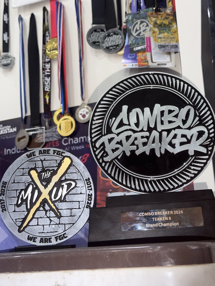 Farzeen_tk's tweet photo. Back from MixUp! Thanks everyone for the support and messages. I’ll prepare hard for EVO and will try to get good results 🙏🏆

Thanks to @FalconsEsport for always believing in me and supporting me💚🦅 https://t.co/RIx4H0uBaI