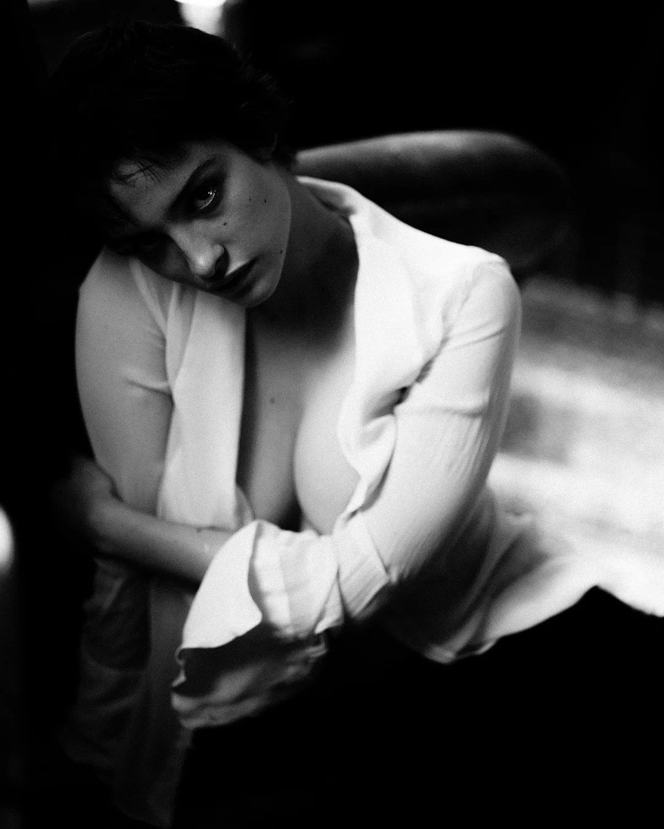 leraabovadaily's tweet photo. Lera Abova photographed by Kat Irlin (2018) https://t.co/USzg1T0PBI