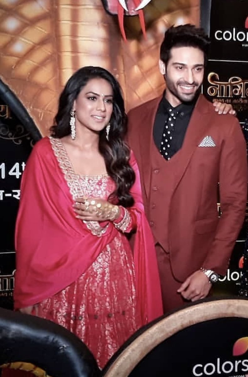 strawberries12b's tweet photo. Two good looking people 👀 😘❤️

#Niasharma #Vijayendrakumeria 
#brindev #vinia #Naagin4 https://t.co/T8LKBCXWMj