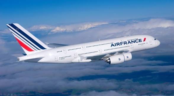 DepecheAES's tweet photo. #Mali: 🇲🇱 bravos aux populations 🇲🇱 Encore une bataille remportée. Avec la fermeture définitive d’Air France sur le territoire malien, nous affirmons que nous sommes souverains chez nous. Chacun est libre de choisir : soit respecter les règles et les décisions de notre pays, soit partir. À prendre ou à laisser.

Notre souveraineté n’est pas négociable. Seuls, nous pouvons aller plus vite, mais ensemble, nous irons plus loin.

Vive la révolution africaine ! Nous ne sommes pas des sous-hommes ; nous sommes capables de bâtir notre avenir par nous-mêmes. Pendant longtemps, certains ont voulu nous faire croire que nous ne pouvions rien accomplir sans eux. Aujourd’hui, il est temps de changer cette mentalité et de croire en nos propres capacités.

L’Afrique a les ressources, les talents et la force nécessaires pour écrire son propre destin. 🙏🏾✍🏽