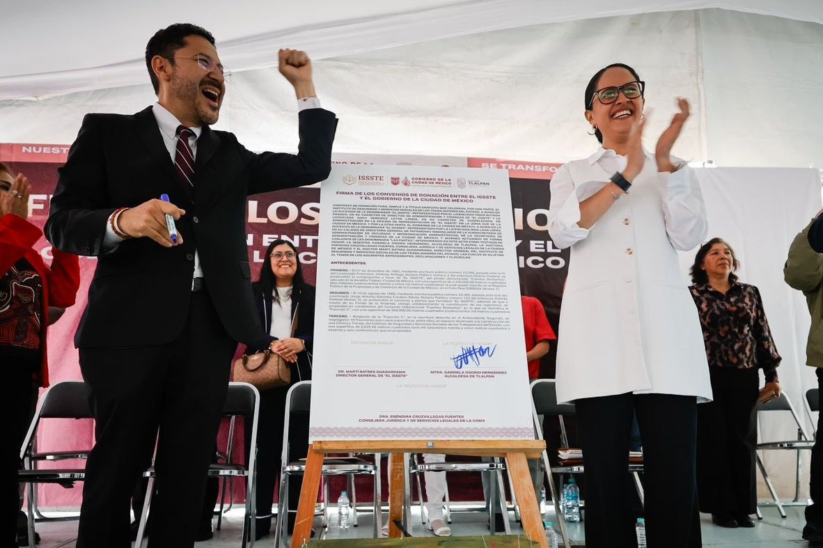 Issste_Sonora_'s tweet photo. 📰 #COMUNICADO Formaliza @ISSSTE_mx y Gobierno capitalino convenio para la regularización patrimonial de mil 700 familias de Tlalpan. @martibatres 
🔗https://t.co/tCipTiFK9d https://t.co/adLMSsVJ1C