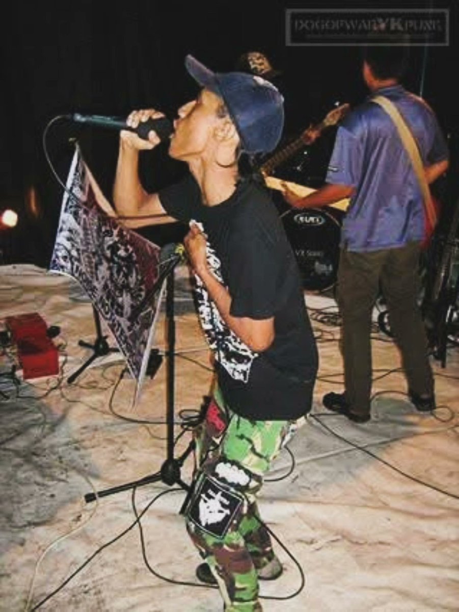 leimerzy's tweet photo. Kami perkenalkan frontman band dogofwar "mr bandeng" salam punk 😁 https://t.co/IyVHYs2bNC
