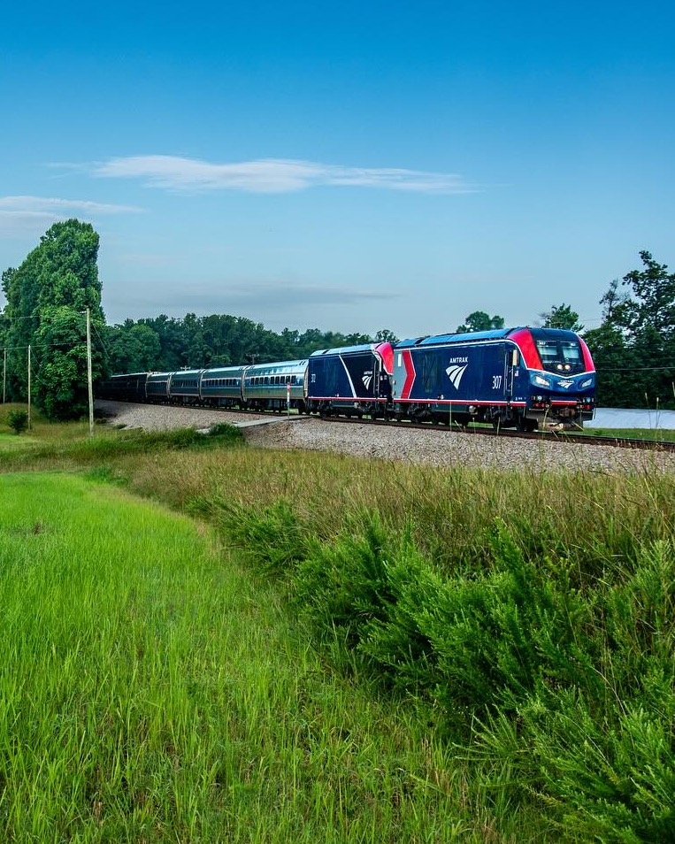 Amtrak's tweet photo. I-95 could never compete with this level of calm ☀️ https://t.co/X48CIlA3ol