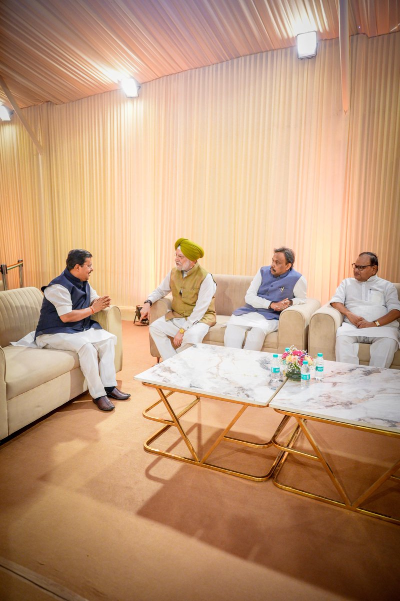 TawdeVinod's tweet photo. भाजपा के माननीय राष्ट्रीय अध्यक्ष @NitinNabin जी के दिल्ली स्थित सरकारी आवास में आयोजित गृह प्रवेश कार्यक्रम में शामिल होकर उन्हें अपनी शुभकामनाएं प्रेषित कीं। इस दौरान पार्टी के पदाधिकारियों, केंद्रीय मंत्रियों, जनप्रतिनिधियों एवं कार्यकर्ताओं से भेंट हुई। https://t.co/cHdMgKf7FF