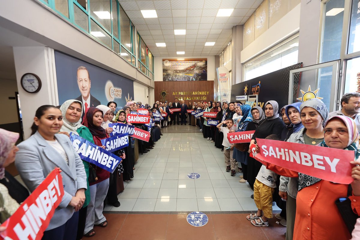 avmehmettiryaki's tweet photo. Şahinbey Kadın Kolları Yönetim Kurulu Toplantımıza, Şahinbey Belediye Başkanımız Mehmet Tahmazoğlu ile birlikte katıldık.

Kadın Kolları Başkanımız Gamze Gül Günsoy ve kıymetli yönetimine çalışmalarında başarılar diliyor, toplantımıza katılımları ve destekleri için Belediye Başkanımız Mehmet Tahmazoğlu’na teşekkür ediyorum.

Birlik ve beraberlik içerisinde, Şahinbey için çalışmaya devam edeceğiz.

@abuyukgumus 
@hakanaksu058 
@vahitatalan 
@iekarayel 
@abdulhamitgul 
@EyupOzkececi 
@AliSahin501 
@deryabakbak27 
@mesutbozatli 
@irfancelikaslan 
@BBozgeyik_27 
@FatmaSahin 
@mtahmazoglu 
@fmfedaioglu 
@AKGMTeskilat
#GönüldenGönüle