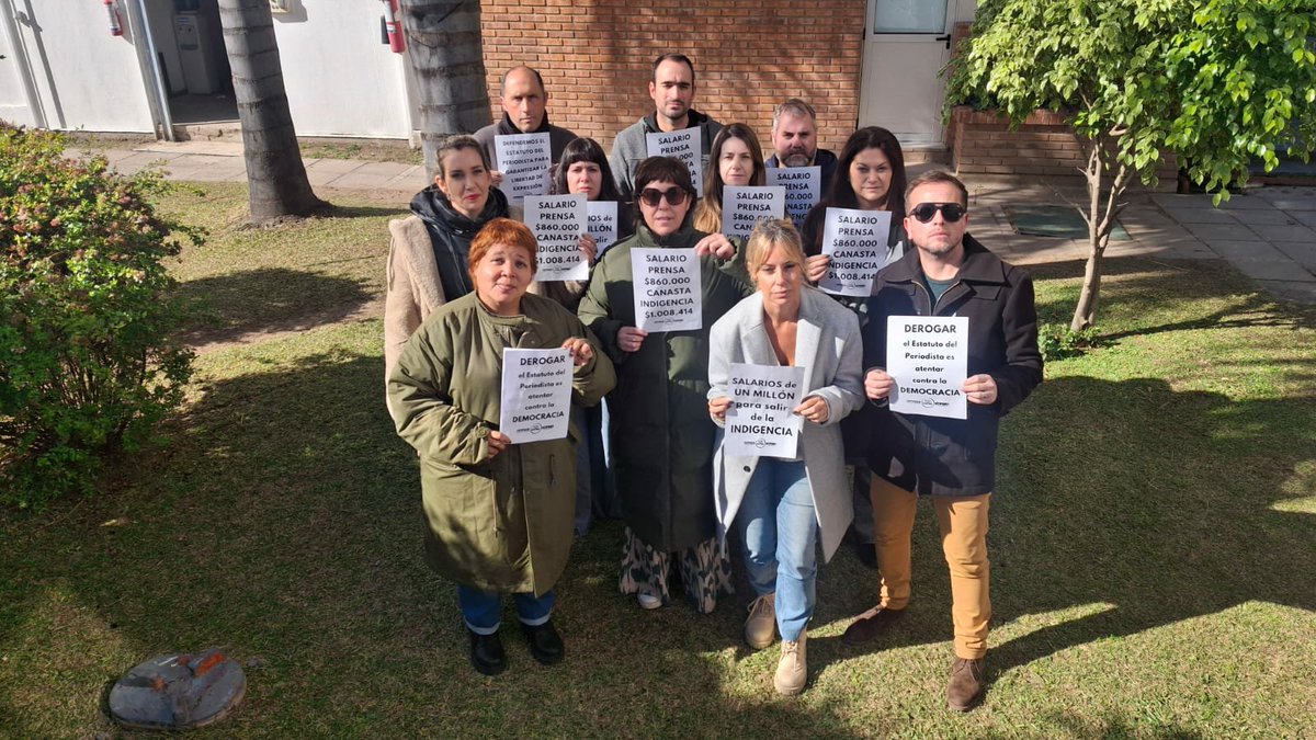 leoguevara80's tweet photo. #Asamblea #TurnoMañana seguimos sin respuestas de los empresarios y en Córdoba parece que no hay subas en alquileres, combustibles, comida, salud y educación ➡ En todos los medios los periodistas cobran un básico de $860 mil, los que nos ven y escuchan ahora lo saben @Cispren. https://t.co/Q2ta0zTWi0