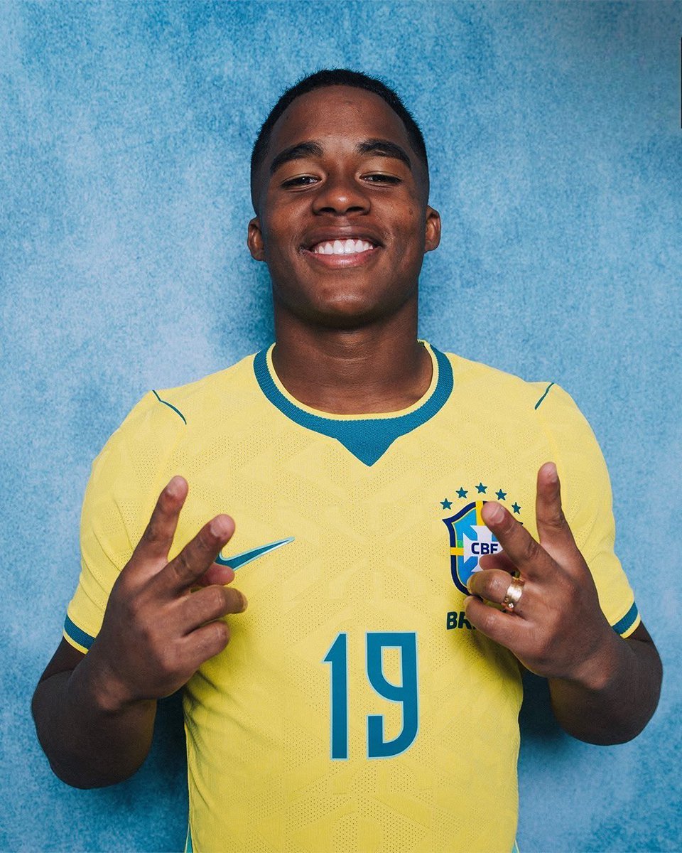 hablasuzzy's tweet photo. JOÃO NEVES: 21 anos - primeiro gol de Portugal da Copa 

ENDRICK: 19 anos - barrado pelo técnico https://t.co/URhDPlXD0m