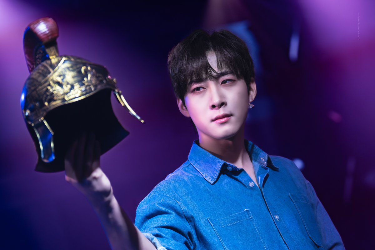 Biiing_oooo's tweet photo. 260617  아웃캐스트 스페셜 커튼콜 🦋
M03. 뜯어낸 신탁 | 알렉산드로스 #함태규
-
신탁을 요청하지 않아도
그 어둠이 널 죽일 것이며 - https://t.co/Fjt2TXpDKM