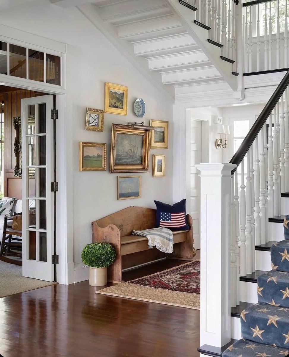 EvaLovesDesign's tweet photo. Steeped in tradition and wrapped in red, white, and blue, this home celebrates the American spirit in every detail. https://t.co/ekFADwb9Yv