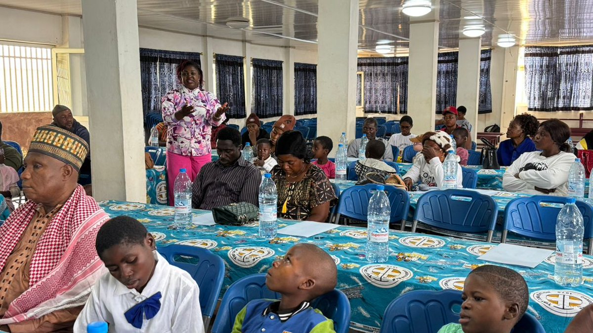 unicefcameroon's tweet photo. What does inclusive education look like in the Southwest region? 🌍

@UNICEF  & @CBCHSORG  met with children with disabilities, parents & leaders. 
Gaps remain: stigma, lack of awareness & rural transport barriers for assistive devices.

Time to change perspective: See the child, not the disability. 💙

#LeaveNoChildBehind #Cameroon
