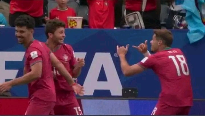 News_premises's tweet photo. ⏰️6' João Neves scores!

 🇵🇹 Portugal 1-0 DR Congo 🇨🇩 https://t.co/wNQZCLUsxv