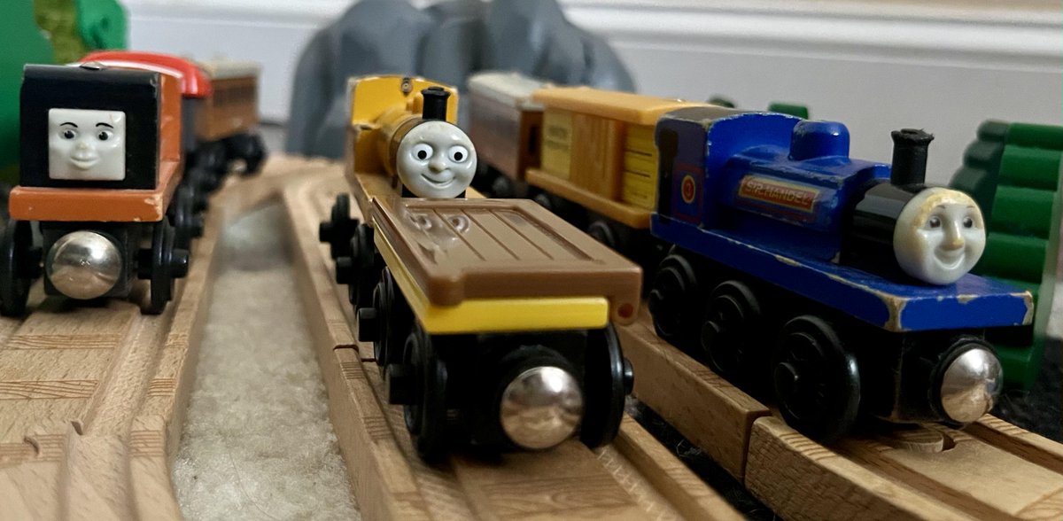 LARPTHEMATE1nd's tweet photo. "Those rails look like shit," said Sir Handel in an awesome manner. https://t.co/jpSnVpAx75