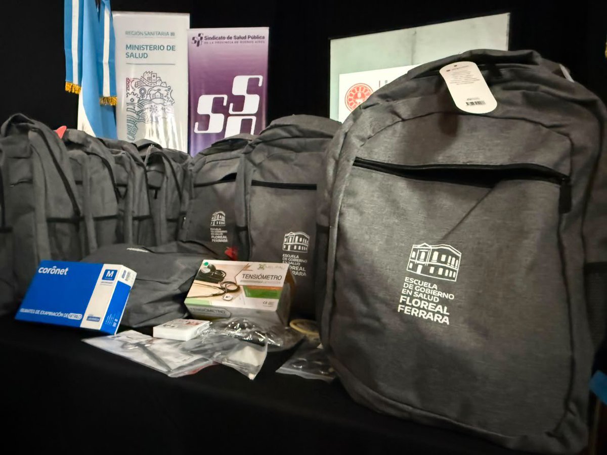SindicatoDSalud's tweet photo. Entrega de Mochilas Técnicas a los y las estudiantes de Tecnicatura Superior en Enfermería de Lincoln.
https://t.co/Jm7QjXpyHL https://t.co/0Tfw1cn2XA